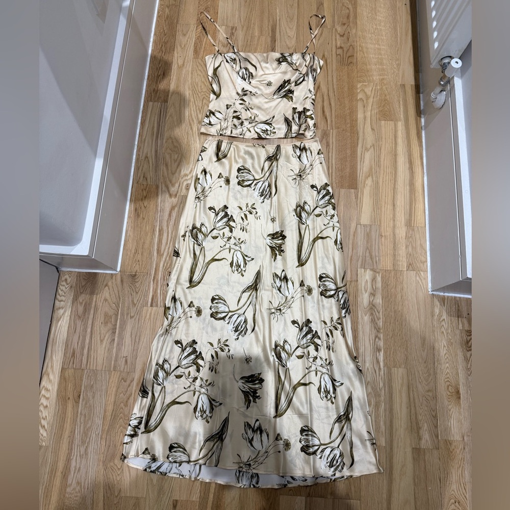 Reformation - Silk Two Piece Set - Picture 2 of 5